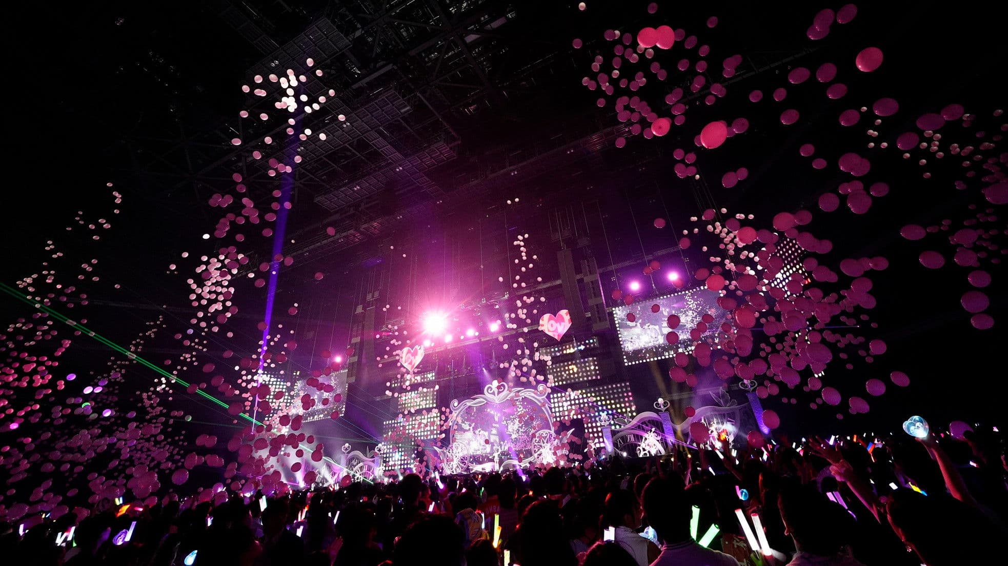 =LOVE 7th ANNIVERSARY PREMIUM CONCERT THE MOVIE