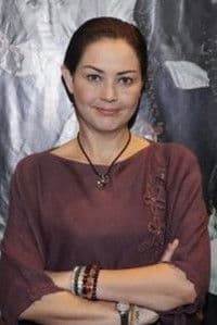 Rowiena Umboh